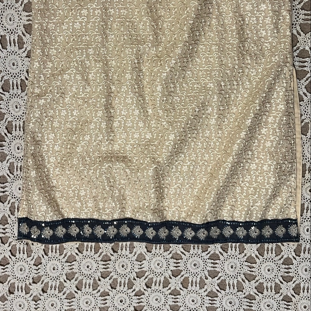 Beige And Black Patterned Top - image 3